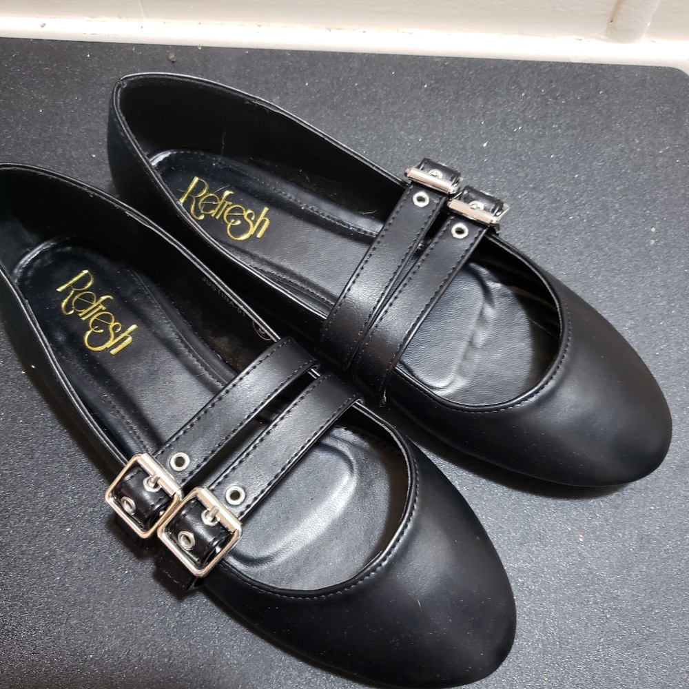 Buckle Flats NEW